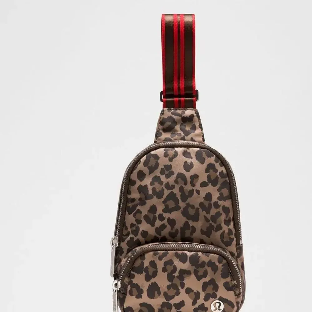 Lululemon everywhere small sling bag NWT